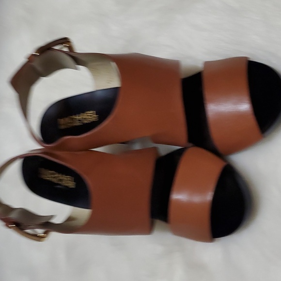 Brand new Michael Kors tan leather platform sandals - Picture 5 of 5